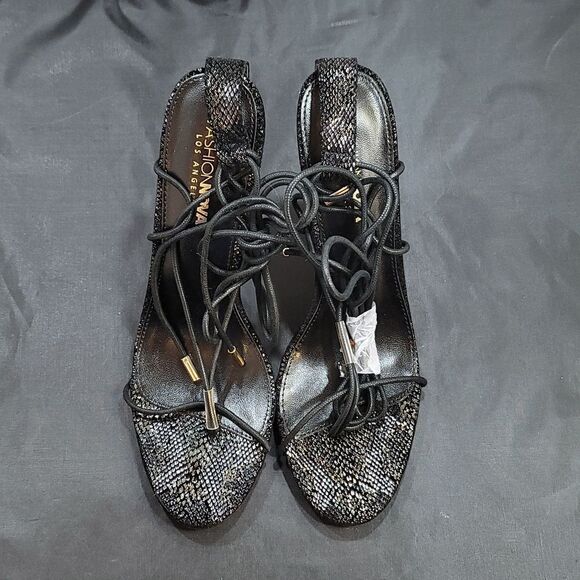 BRAND NEW FASHION NOVA REPTILE SPRINT STRAPPY WRAP LACE-UP HEEL SANDAL - Picture 2 of 15